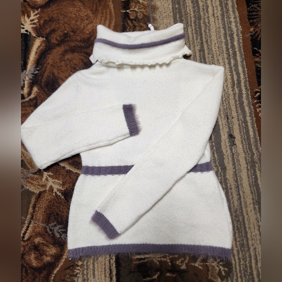 Sweater - Picture 9 of 9